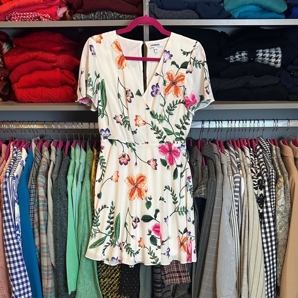 Express white/pink/orange floral short sleeve back zipper lined dress size 6